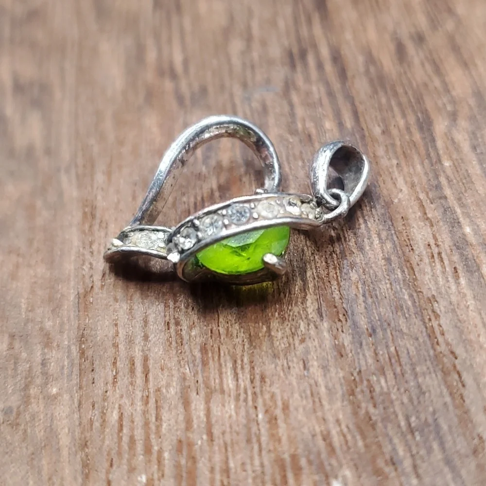 Peridot Green Crystal Heart Pendant ‎P124